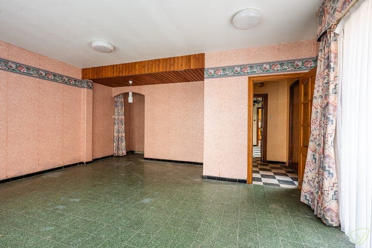 Ruime gezinswoning te koop in Eeklo met 3 slaapkamers met...