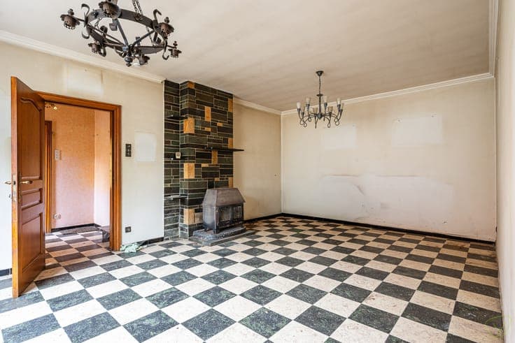 Ruime gezinswoning te koop in Eeklo met 3 slaapkamers met...