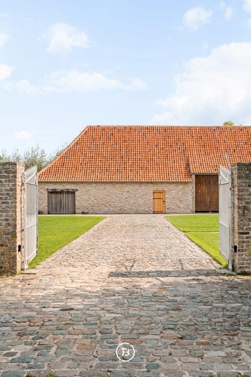 Farmhouse with potential
