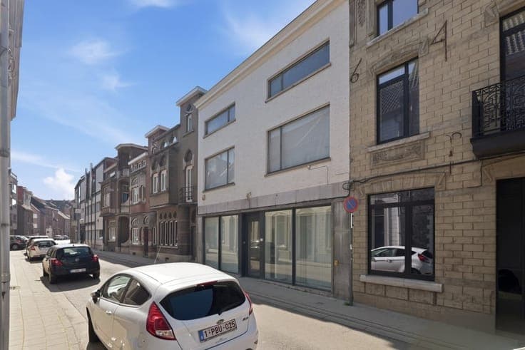 KARAKTERVOL PAND MET HANDELSPAND OP TOPLOCATIE IN SINT-TR...