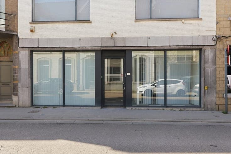 KARAKTERVOL PAND MET HANDELSPAND OP TOPLOCATIE IN SINT-TR...