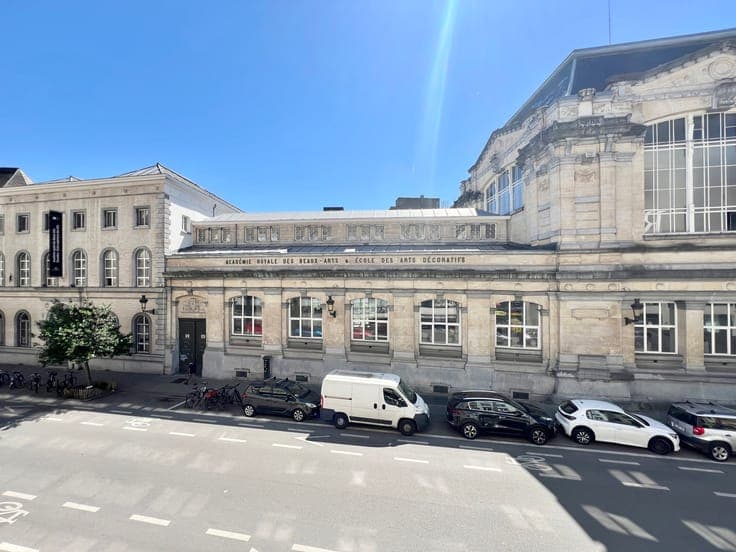 Downtown – building with garage and huge potential