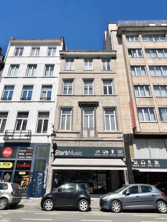 Downtown – building with garage and huge potential