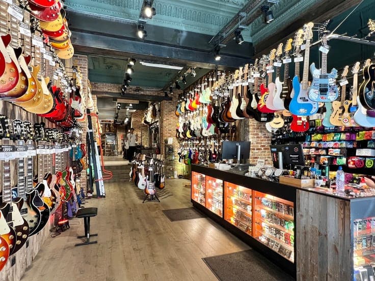 Downtown – building with garage and huge potential