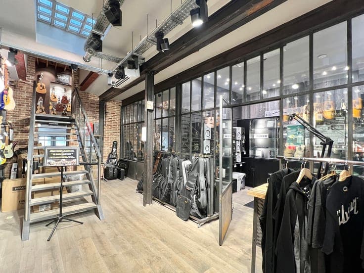 Downtown – building with garage and huge potential