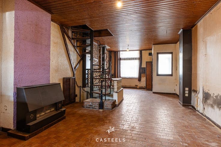 Fully renovatable city house in a prime location in Ghent fo