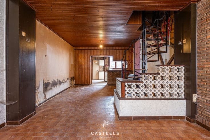 Fully renovatable city house in a prime location in Ghent fo
