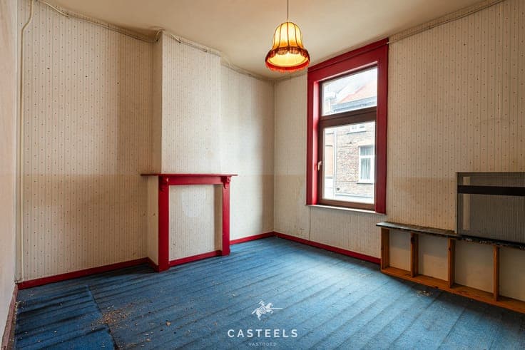 Fully renovatable city house in a prime location in Ghent fo