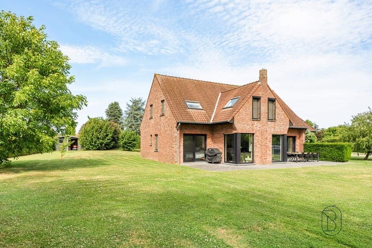 Exceptional 6-bedroom villa on 35 ares in Templeuve
