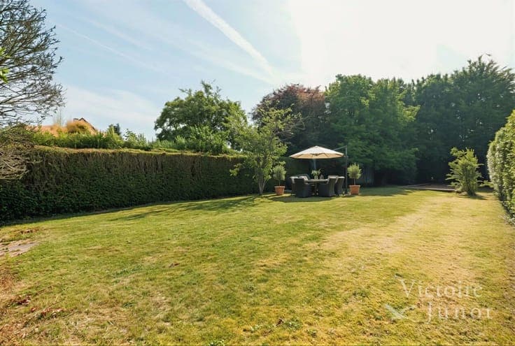 Charming house with large garden and garage
