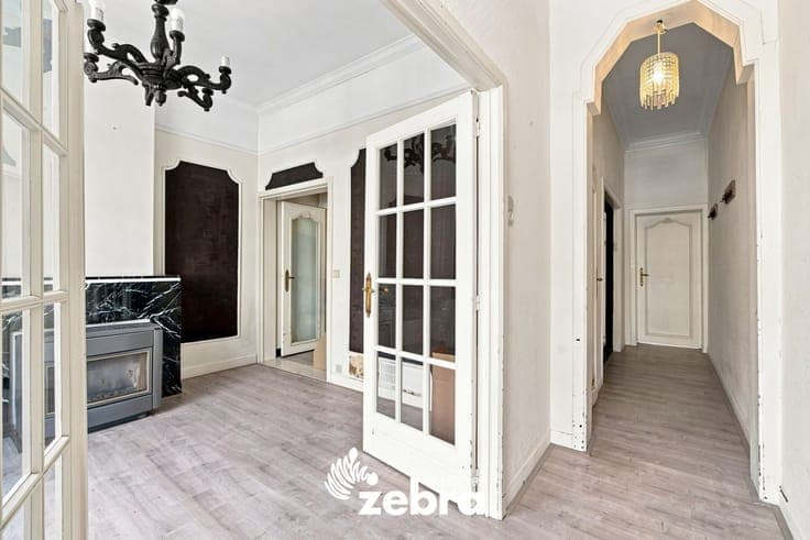 Op te frissen woning met 4 slaapkamers en ruime tuin met ...