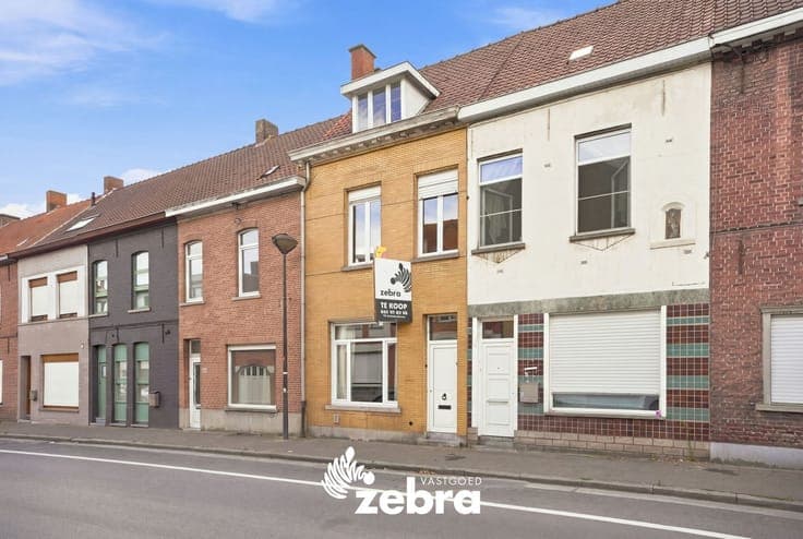 Op te frissen woning met 4 slaapkamers en ruime tuin met ...