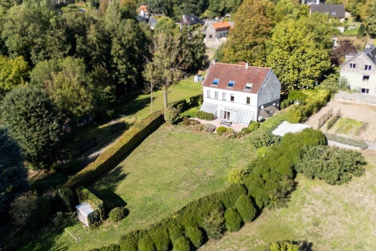 te renoveren woonst op unieke locatie met prachtig verzicht!