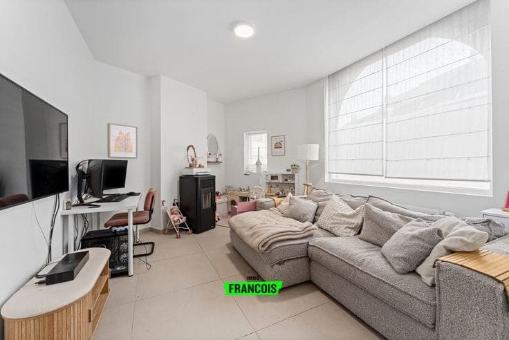 Move-in ready and energy-efficient home with 3 bedrooms and…