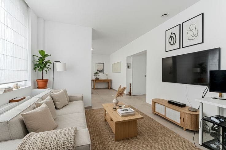 Move-in ready and energy-efficient home with 3 bedrooms and…