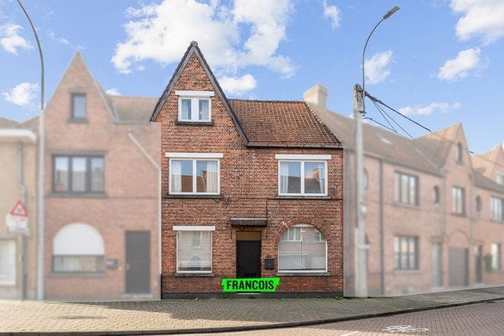 Move-in ready and energy-efficient home with 3 bedrooms and…