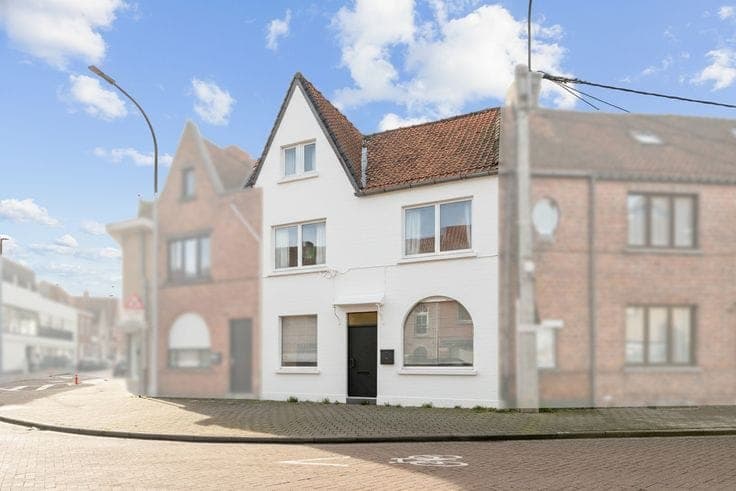 Move-in ready and energy-efficient home with 3 bedrooms and…