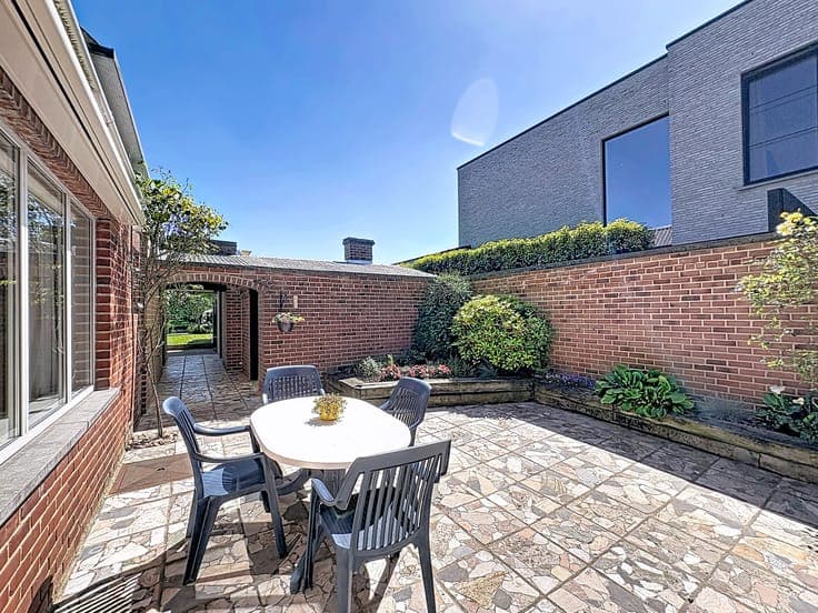 House for renovation with large garden for sale in Haaltert