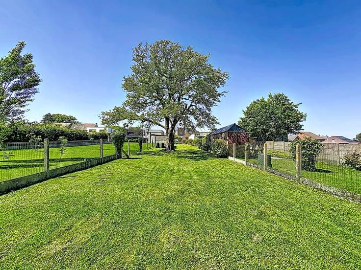 House for renovation with large garden for sale in Haaltert