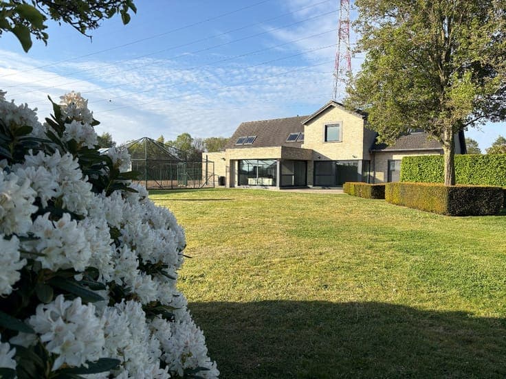 Prachtig domein met volledig instapklare villa, grote tuin