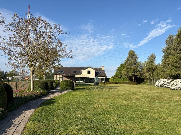 Prachtig domein met volledig instapklare villa, grote tuin