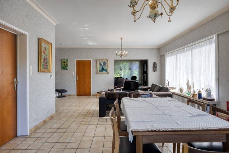 Spacious bright home with south-facing garden and terrace
