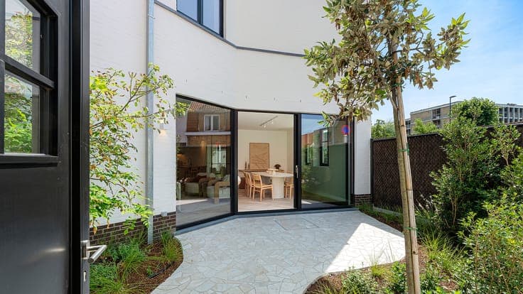 Modern corner house with character in Old Knokke