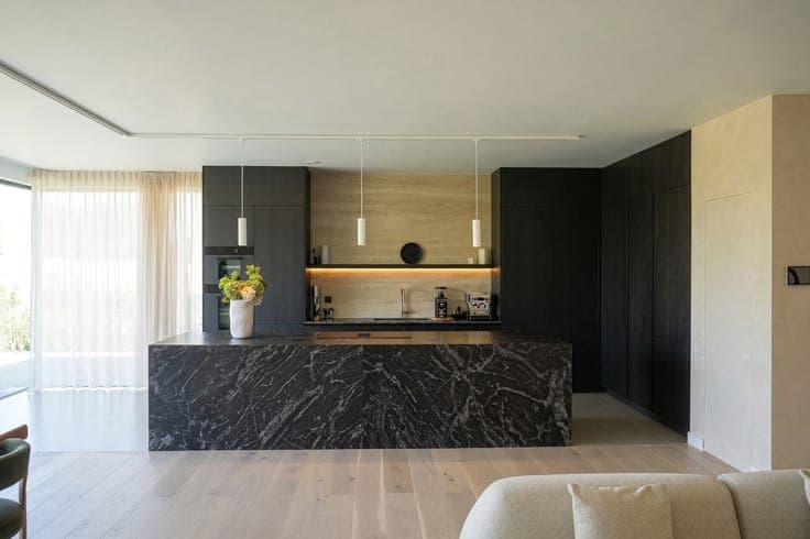 Luxury New-Build Villa with Open Views in Marke