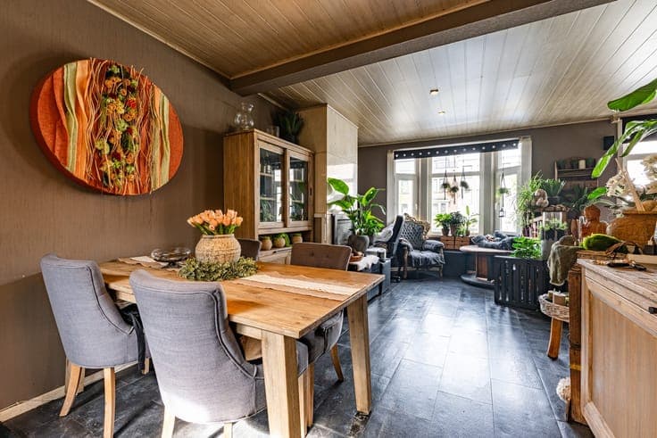Meergezinswoning met handelsruimte en woonst in Eeklo