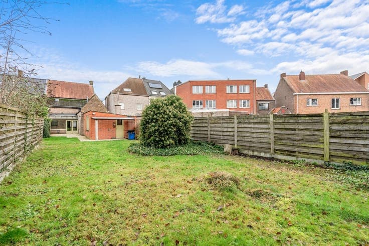 Halfopen woning met tuin en 3 slaapkamers
