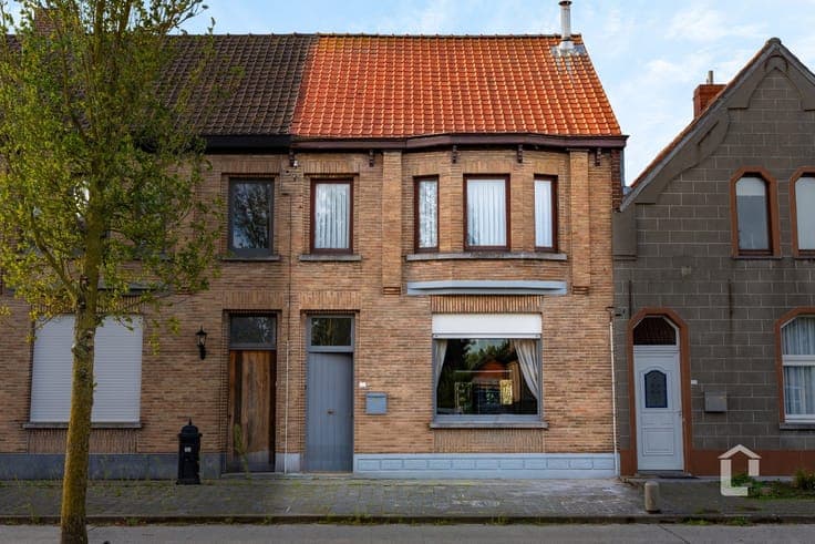 Te renoveren rijwoning met veel potentieel