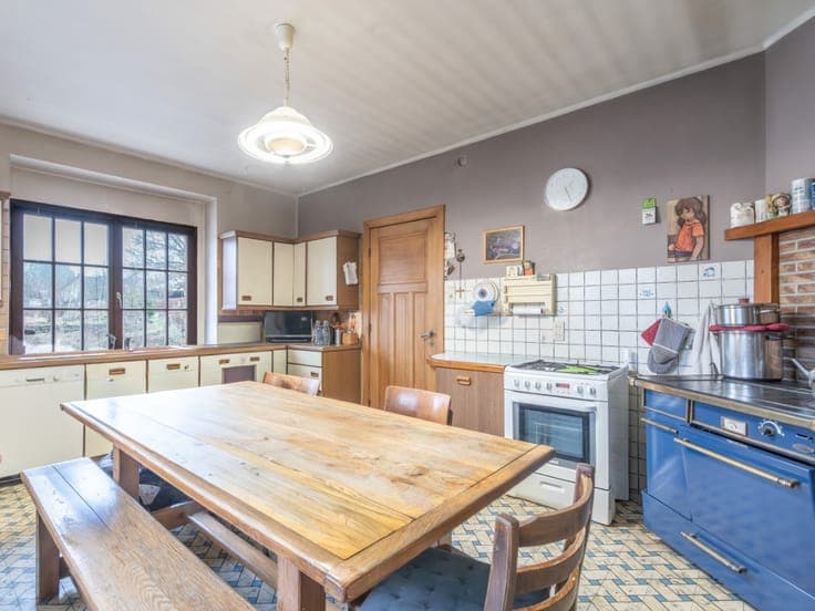 House on 58 acres with farm buildings in Vaux-sur-Sure