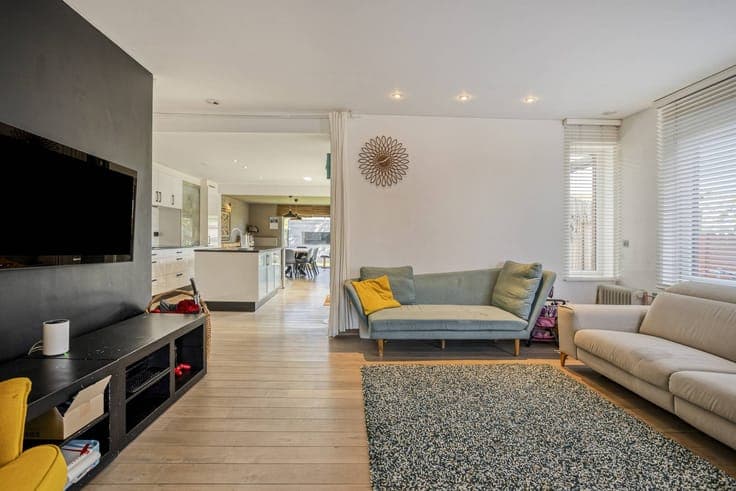 Ready to move in house with 4 rooms for sale in the center o