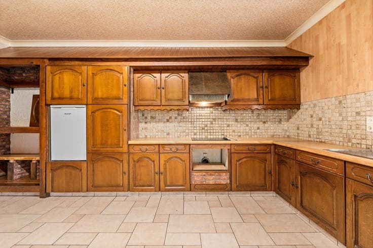 Halfopen woning met 3 slaapkamers, garage op een rustige ...