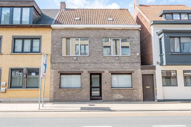 Ruime instapklare rijwoning te koop in het centrum van Oo...