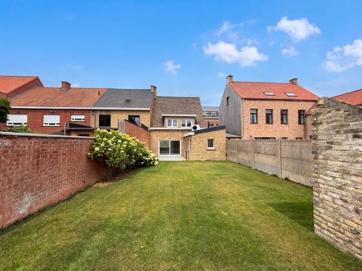 Renewed house for sale with 3 rooms and garden in Vleteren