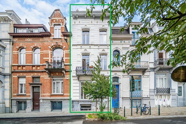AMBIORIX - BEAUTIFUL INVESTMENT PROPERTY WITH A COURTYARD