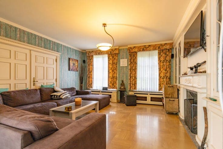 Riante te renoveren villa met grote tuin in centrum Rumbeke