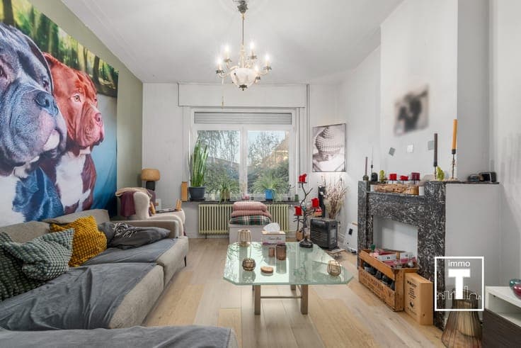 Op te frissen woning te Melle!