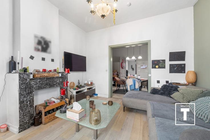 Op te frissen woning te Melle!