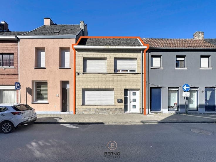 Te renoveren woning met 4 slaapkamers