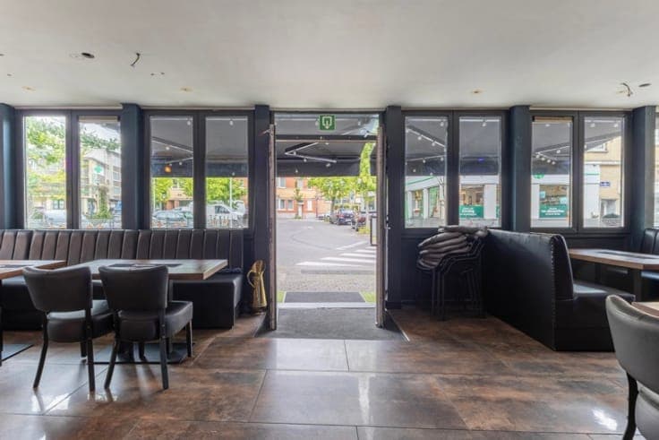 MIXED-USE BUILDING WITH POSSIBILITY OF ADDING MORE FLOORS