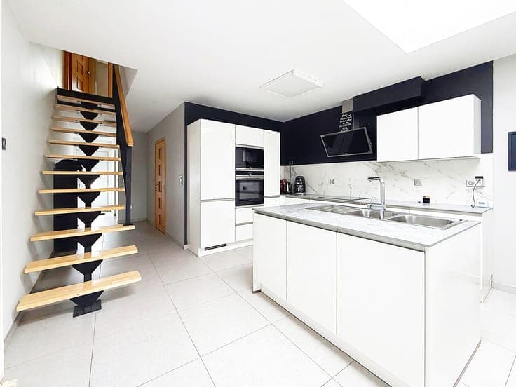 Fully renovated house with garden and garage