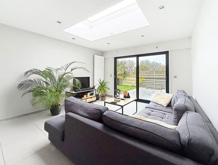 Fully renovated house with garden and garage