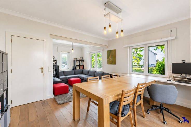 Spacious family home with 3 bedrooms and large garden in a q