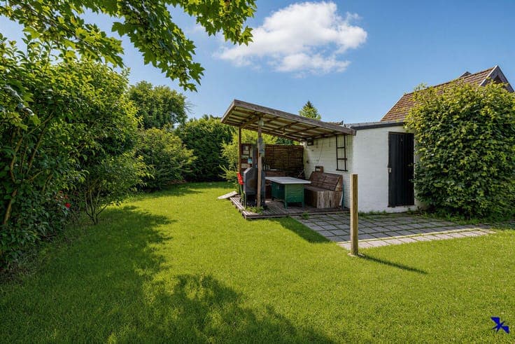 Spacious family home with 3 bedrooms and large garden in a q