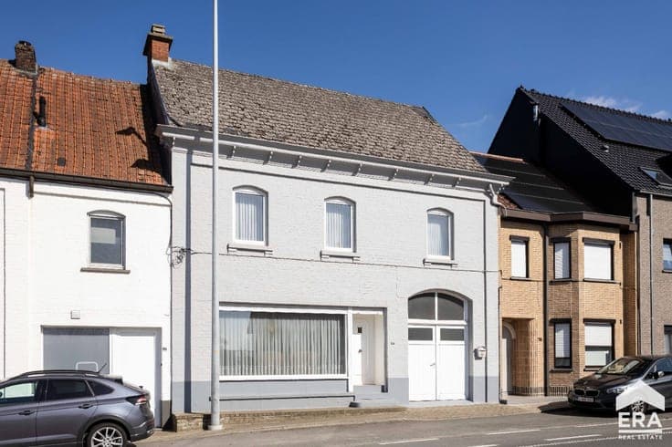 House to renovate with 4 (potentially 6) bedrooms & garden