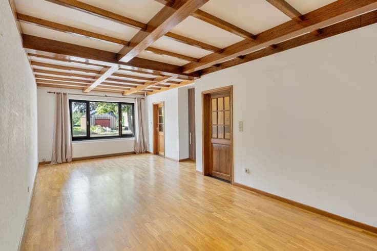Spacious family home with garage and garden for sale in Peer