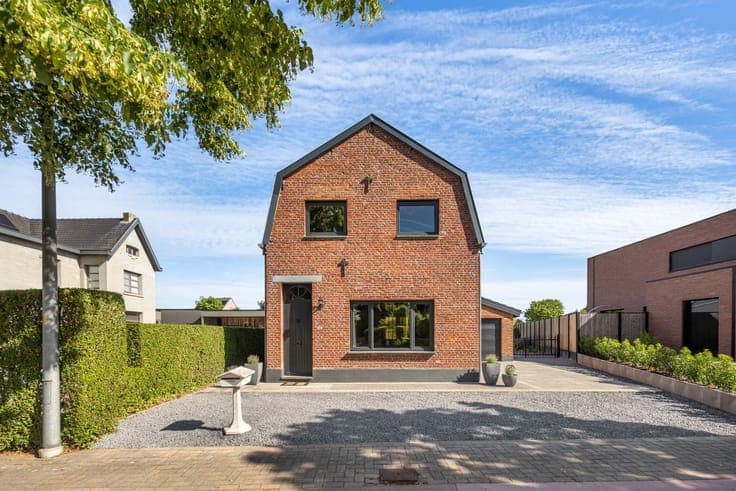 Spacious family home with garage and garden for sale in Peer