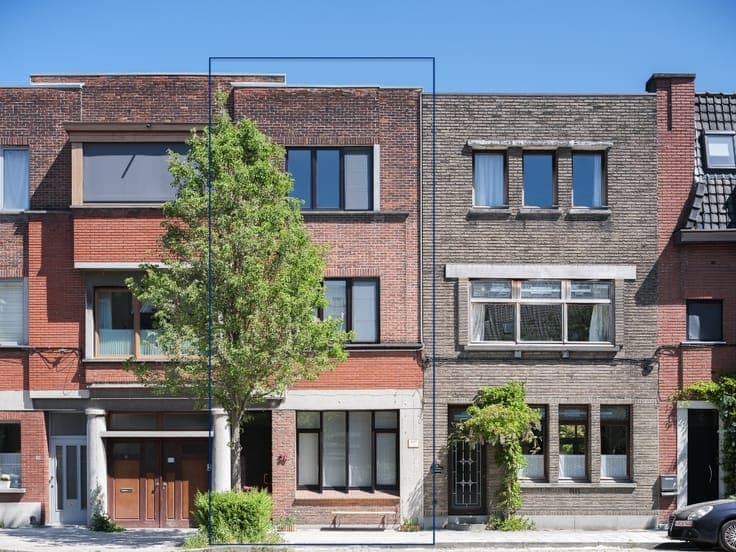 Karaktervolle gezinswoning met o.m. vier slaapkamers, gel...